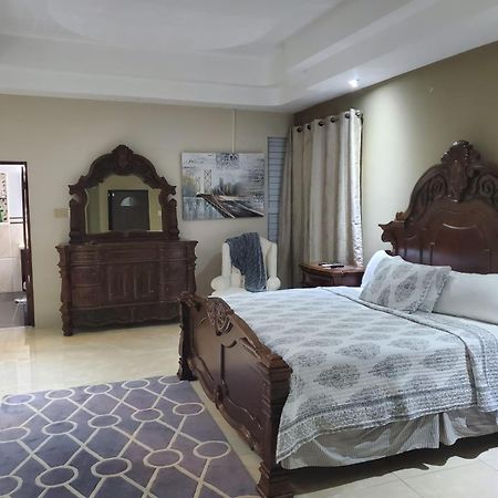 The Palms- Caribbean Estates -10 Minutes From The Beach- Gated Community Portmore Exterior foto